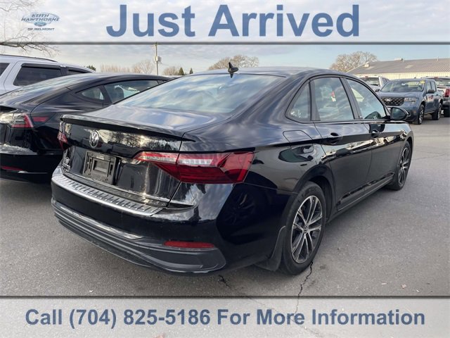 Used 2023 Volkswagen Jetta Sport image 6