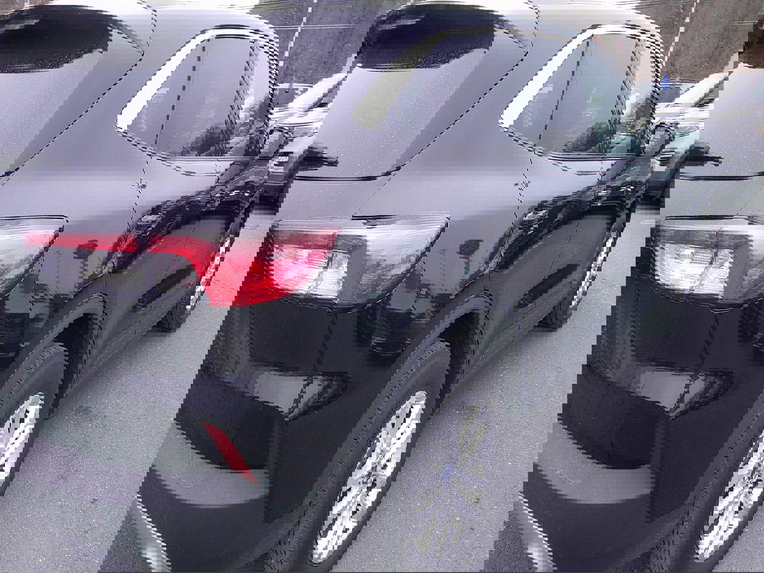 Certified 2022 Ford Escape SE w/ Cold Weather Package image 3