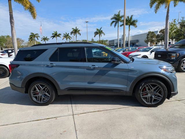 Certified 2025 Ford Explorer ST-Line w/ Premium Package image 5