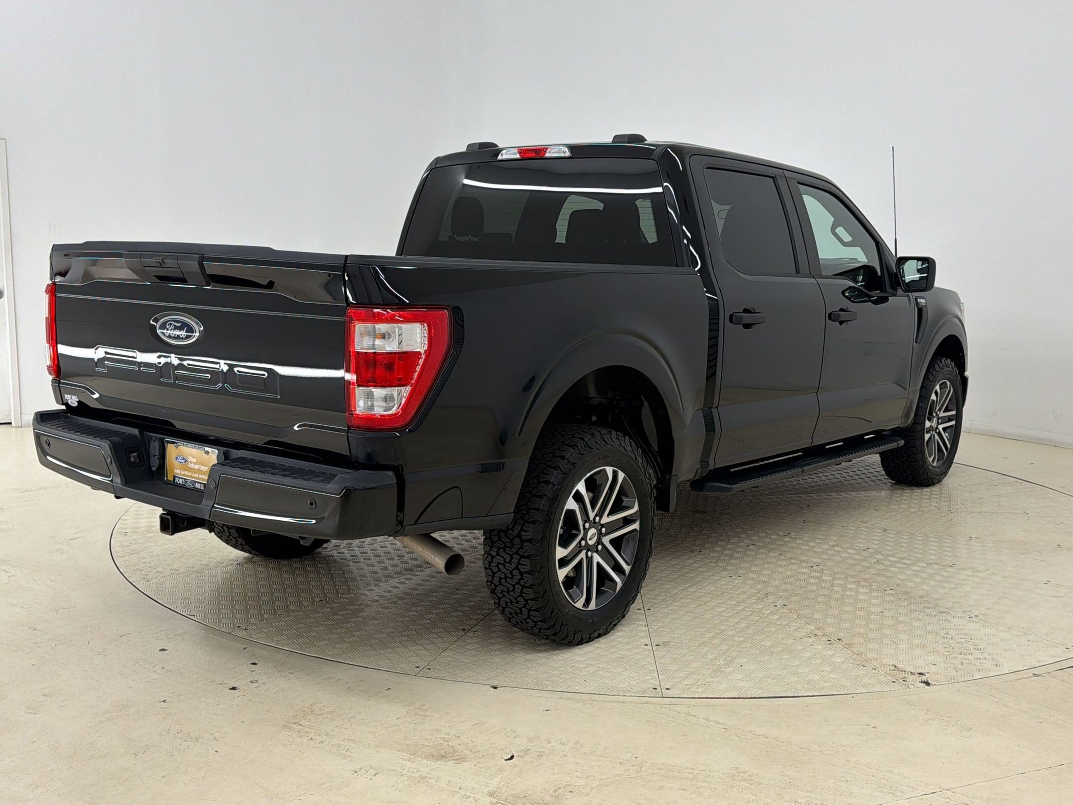Certified 2022 Ford F150 XL w/ STX Appearance Package AWD/4WD image 9