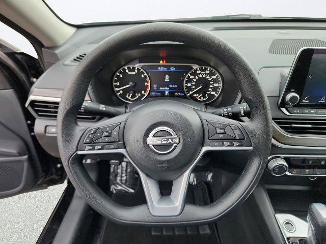 Used 2025 Nissan Altima 2.5 SV FWD image 12