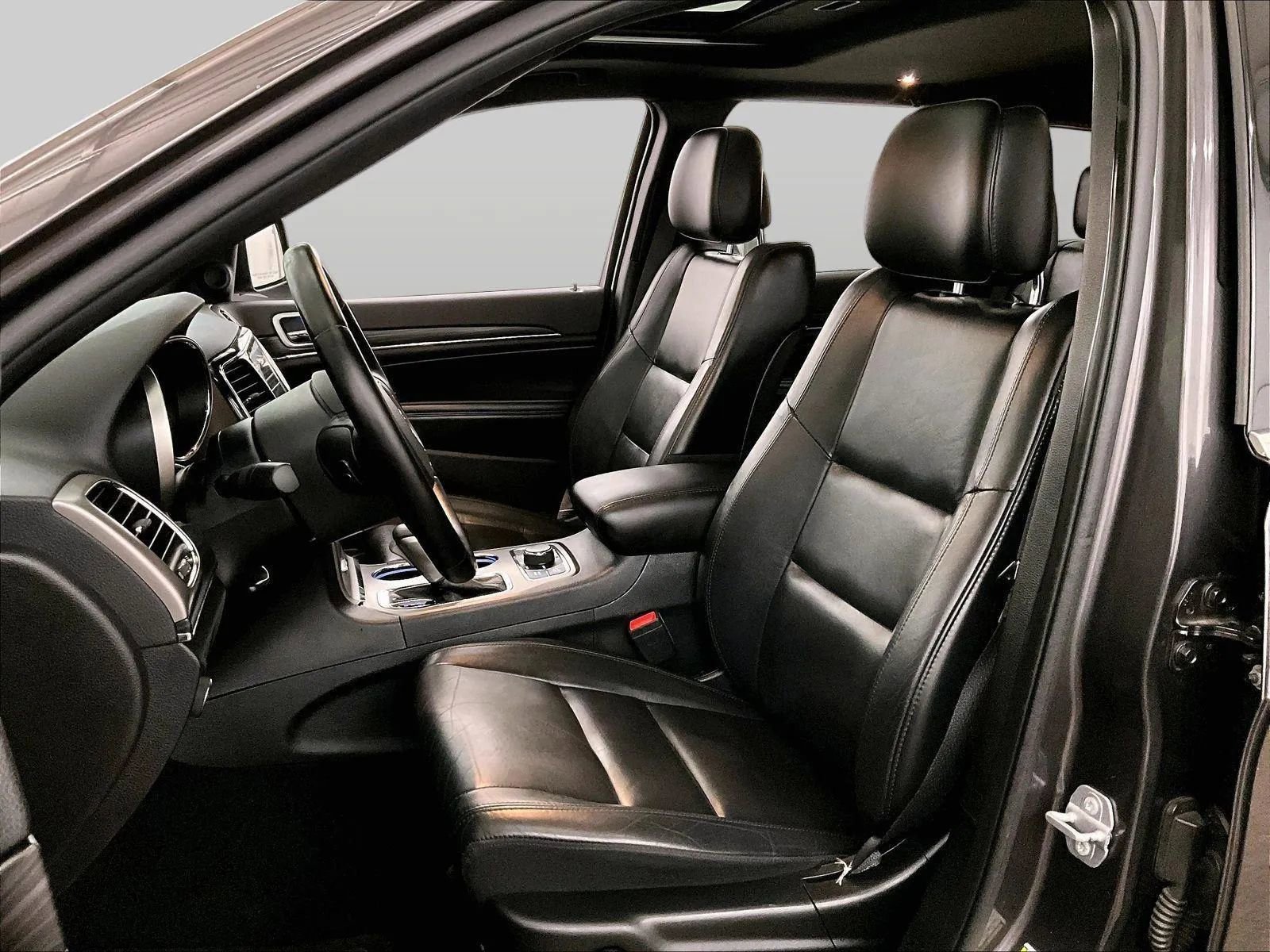Used 2020 Jeep Grand Cherokee Limited AWD/4WD image 24
