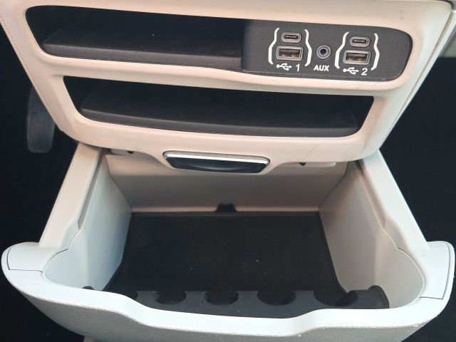 Used 2023 Chrysler Pacifica Touring-L image 36