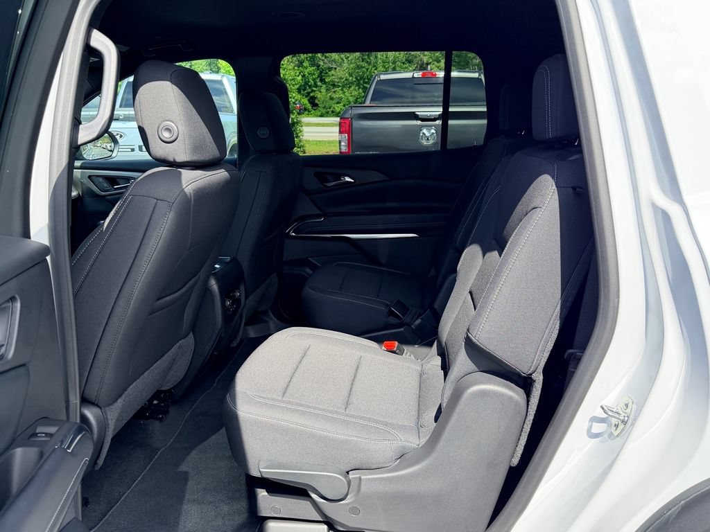 Used 2025 Chevrolet Traverse LT w/ Driver Confidence Package FWD image 13