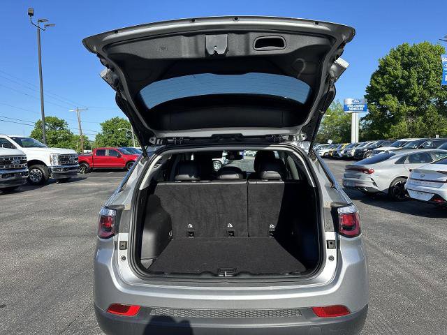 Used 2022 Jeep Compass Limited AWD/4WD image 10
