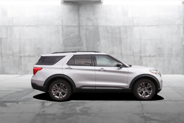 Certified 2023 Ford Explorer XLT w/ Equipment Group 202A AWD/4WD image 5