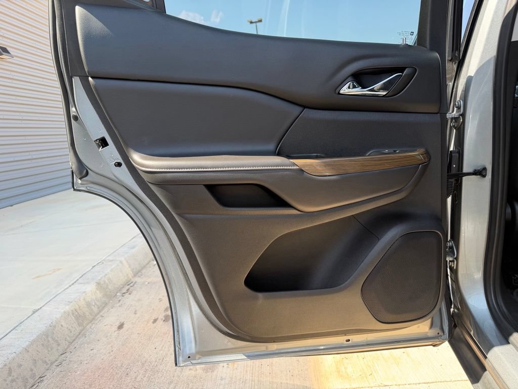 Used 2023 GMC Acadia SLE FWD image 14