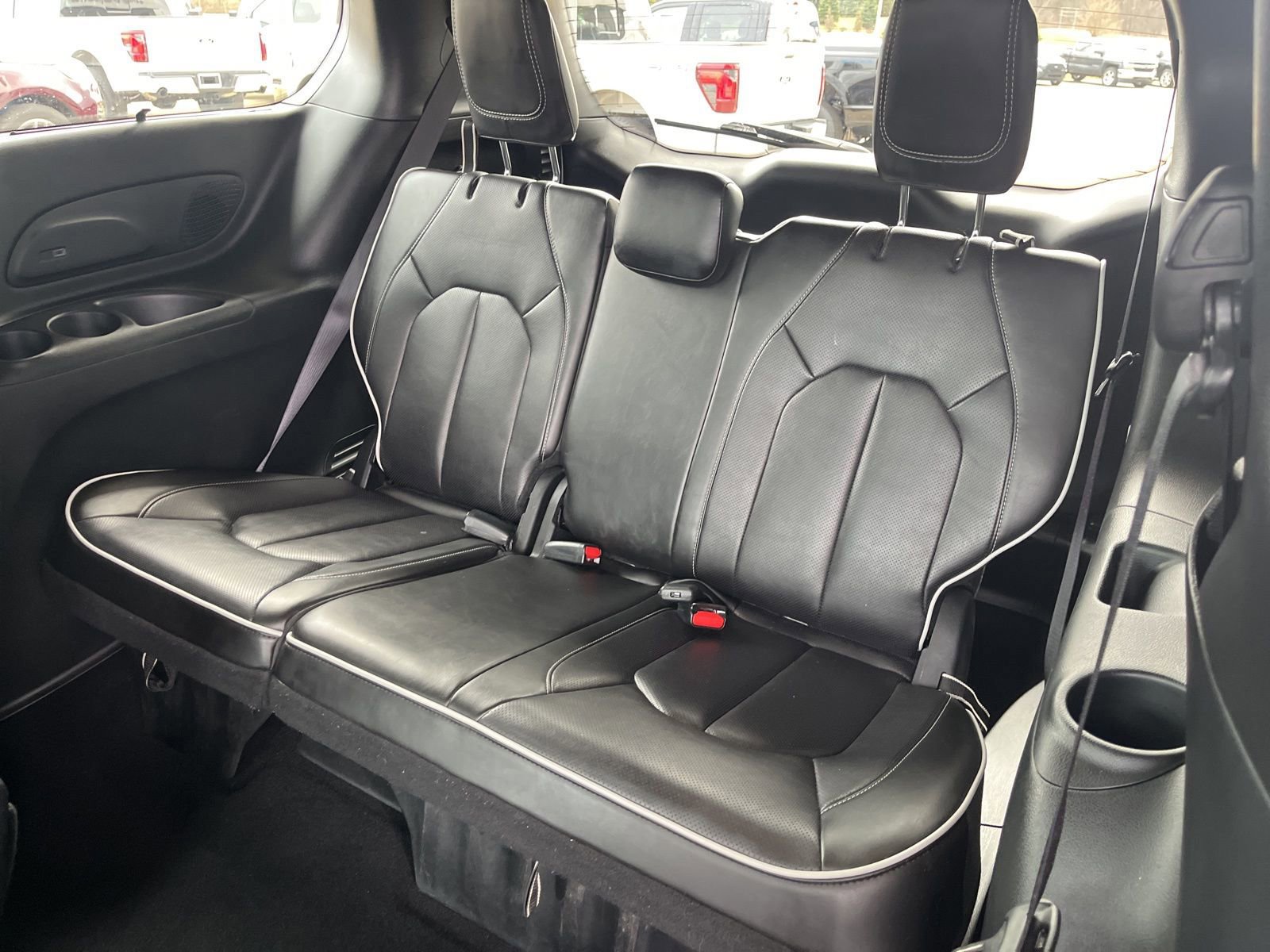 Used 2025 Chrysler Pacifica Limited image 12