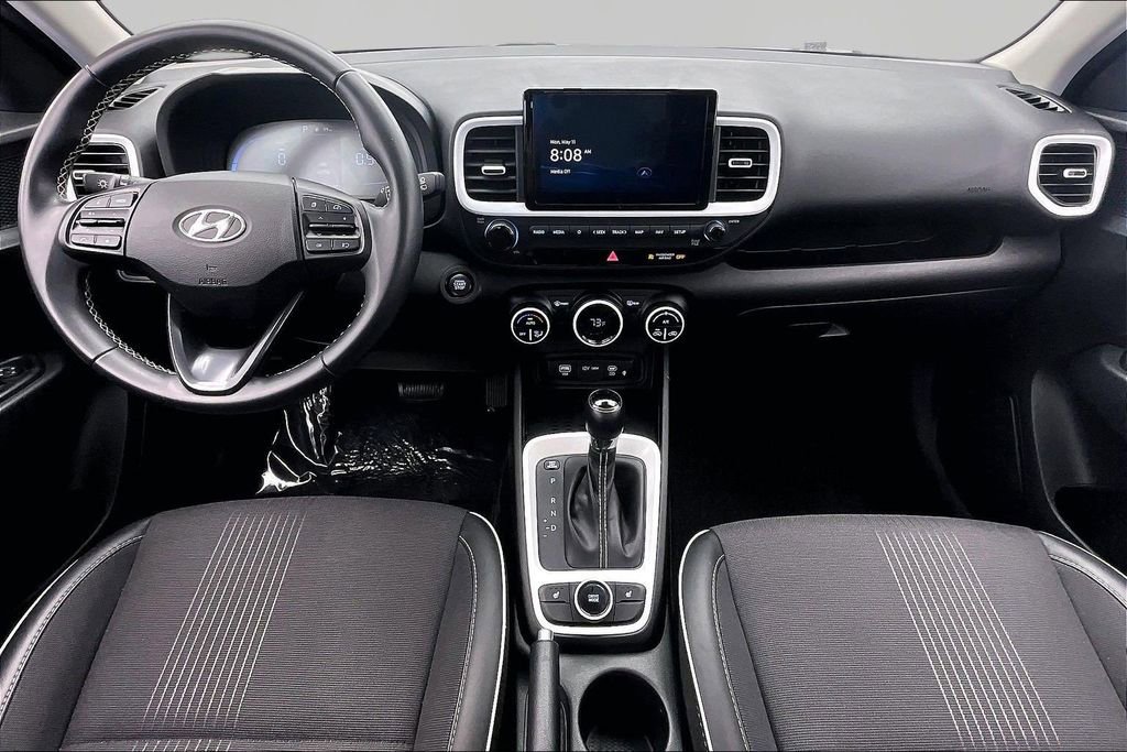 Used 2024 Hyundai Venue Limited FWD image 16