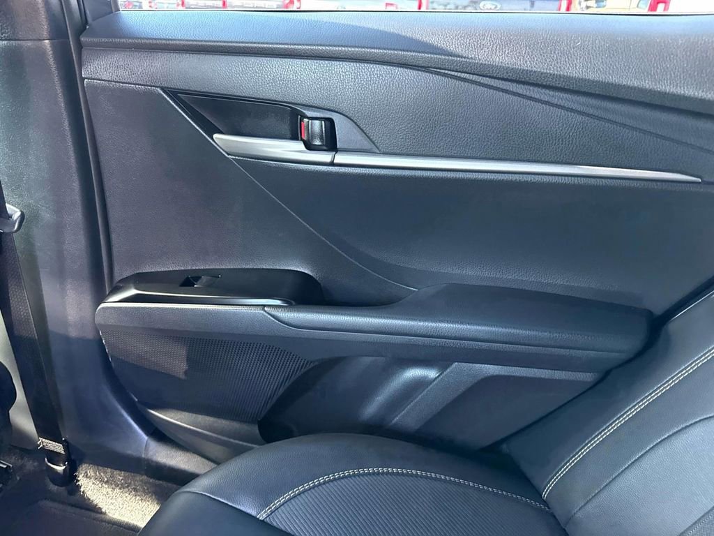Used 2025 Toyota Camry SE w/ Convenience Package image 11