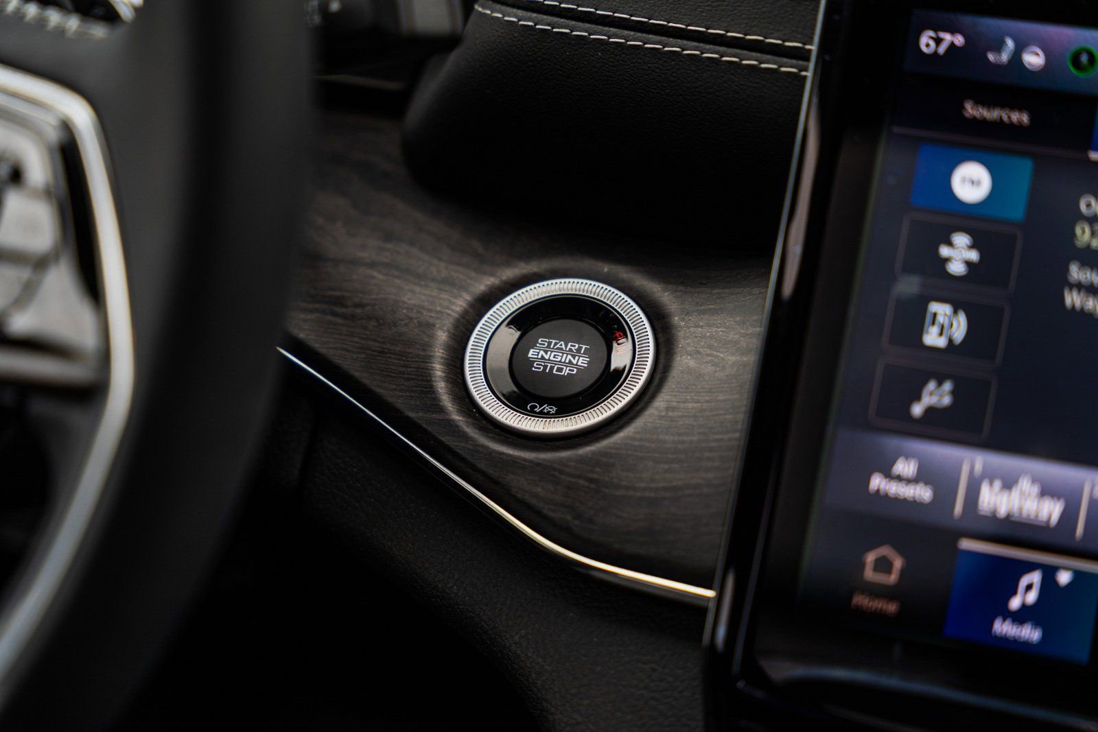 Used 2023 Jeep Grand Cherokee L Overland w/ Rear Seat Video Group I image 40