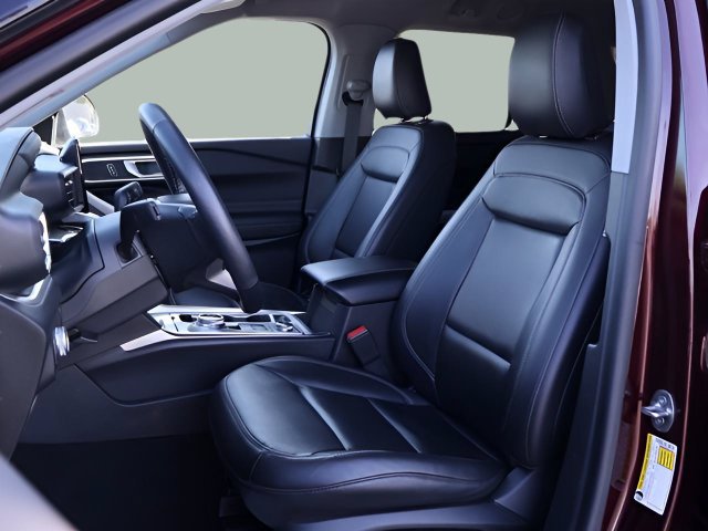 Certified 2022 Ford Explorer XLT w/ Equipment Group 202A AWD/4WD image 8