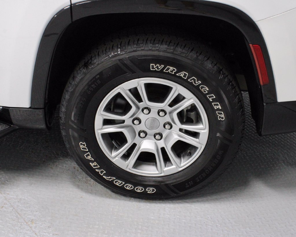 Used 2023 Jeep Wagoneer 2WD image 19
