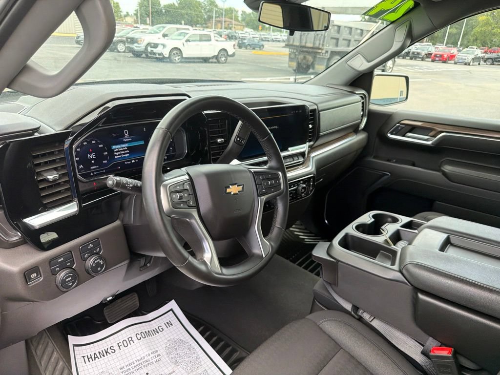 Used 2024 Chevrolet Silverado 1500 LT AWD/4WD image 10