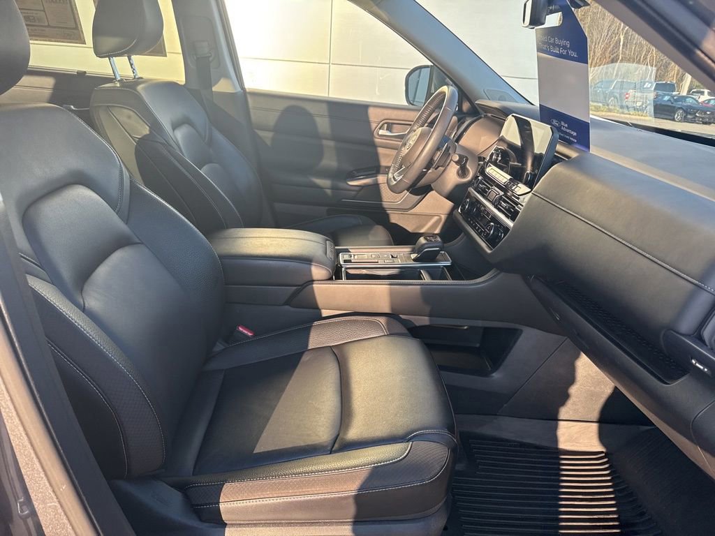 Used 2024 Nissan Pathfinder SL w/ SL Premium Package image 31