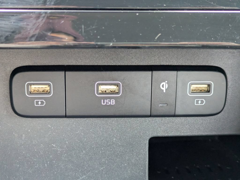 Used 2024 Kia Carnival EX FWD image 26