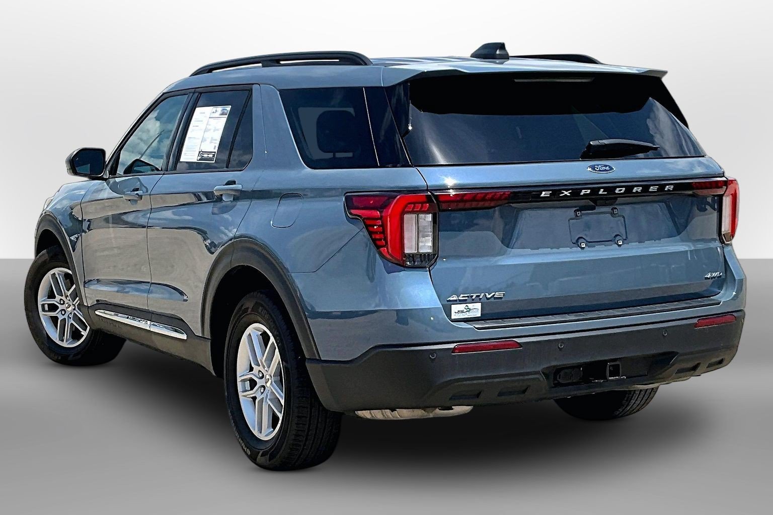 Certified 2025 Ford Explorer Active AWD/4WD image 10