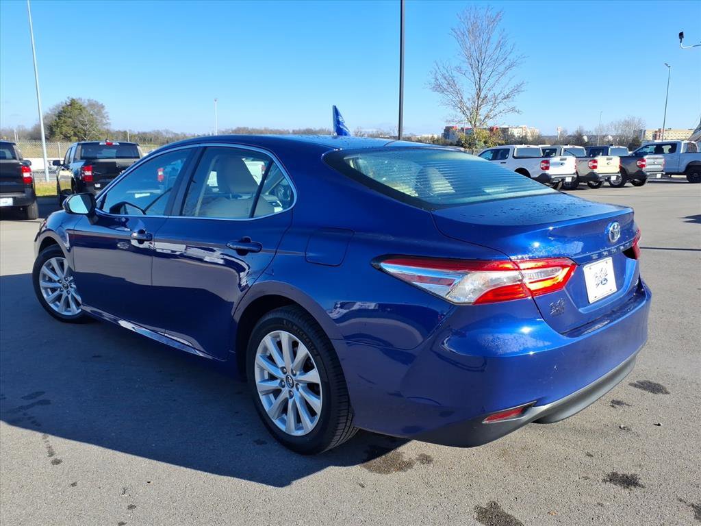 Used 2018 Toyota Camry LE image 5