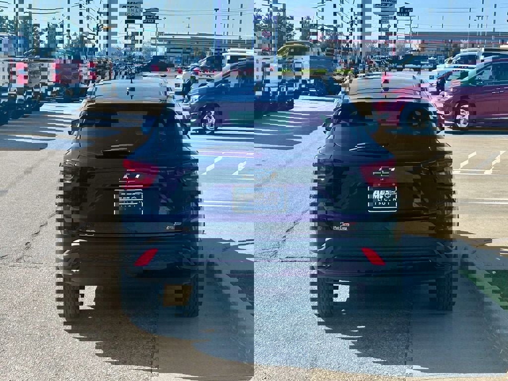 Used 2024 Chevrolet Trax RS w/ Driver Confidence Package FWD image 2