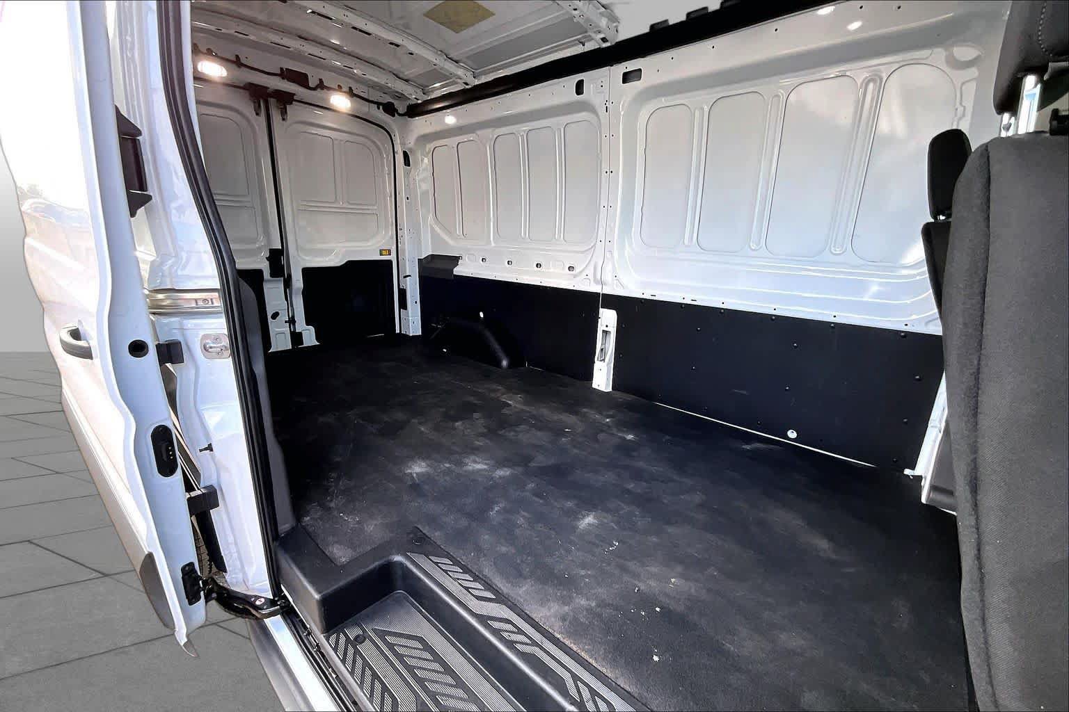 Certified 2022 Ford E-Transit Medium Roof RWD image 19