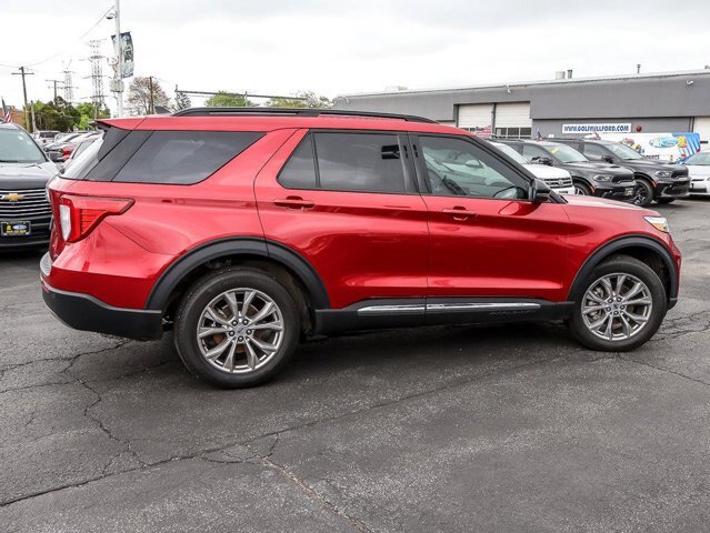 Certified 2023 Ford Explorer XLT w/ Equipment Group 202A AWD/4WD image 11