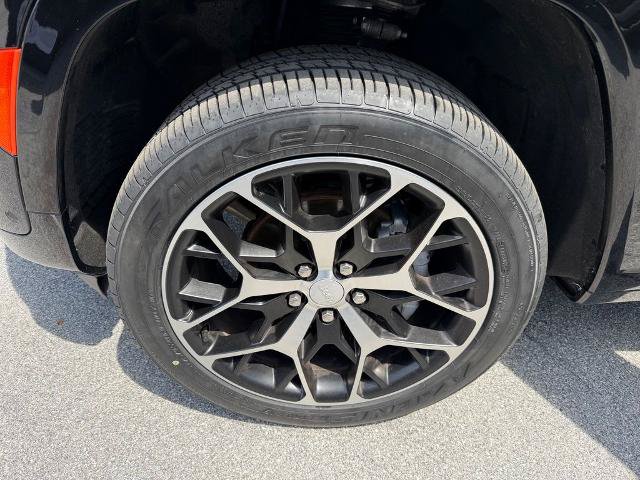 Used 2023 Jeep Grand Cherokee Summit AWD/4WD image 10