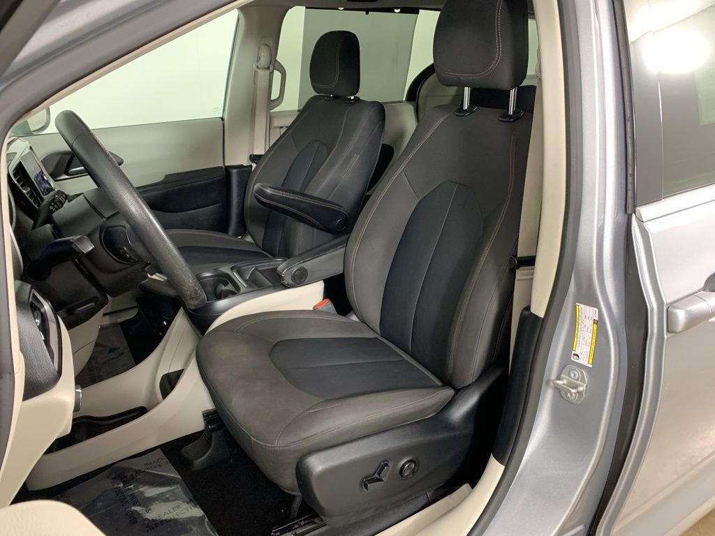 Used 2020 Chrysler Pacifica Touring w/ Advanced Safetytec Group FWD image 27
