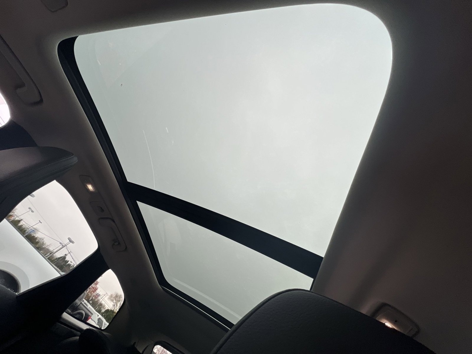 Used 2023 Volvo XC60 T8 Plus w/ Protection Package Premier image 24