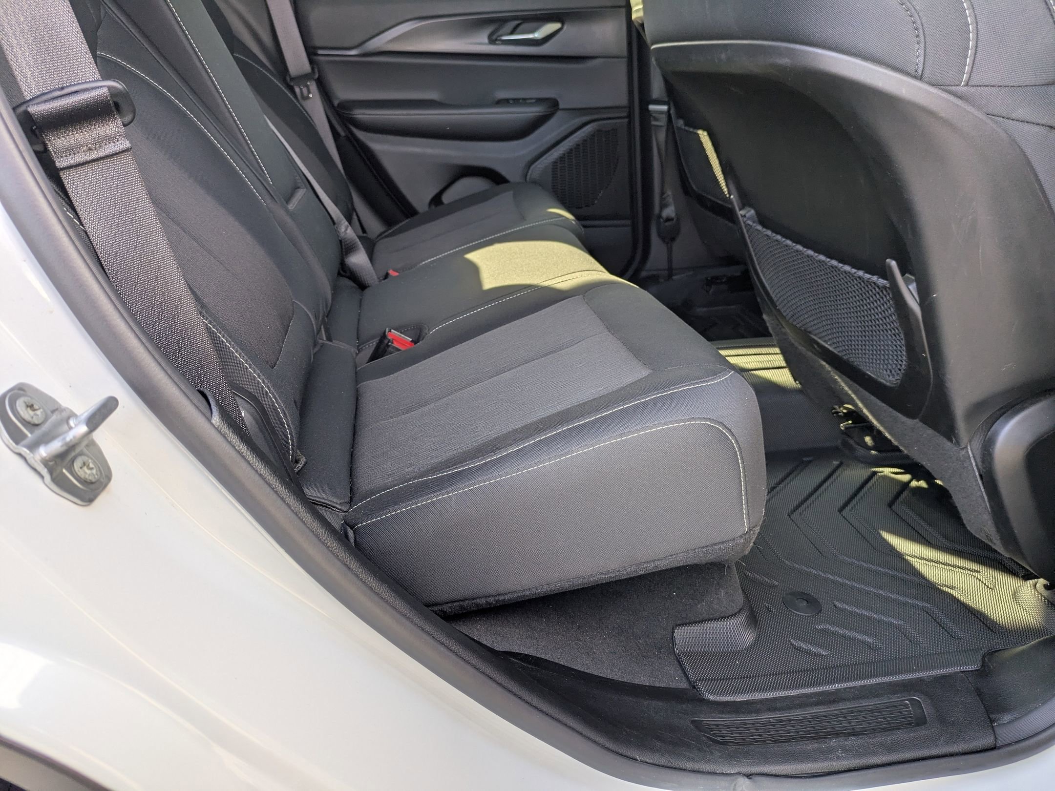 Used 2025 Jeep Grand Cherokee Laredo w/ Luxury Tech Group I image 33