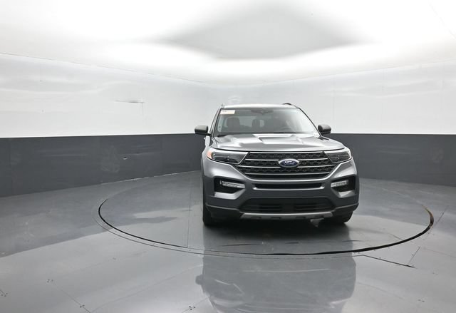 Certified 2024 Ford Explorer XLT w/ Equipment Group 202A AWD/4WD image 3