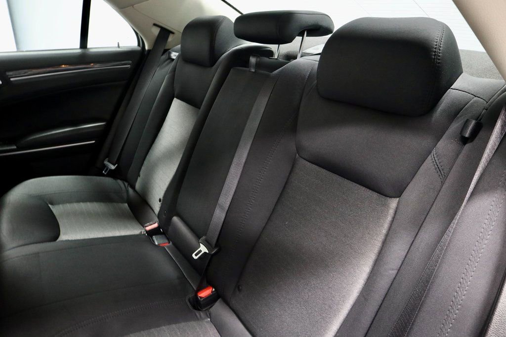 Used 2022 Chrysler 300 Touring image 21