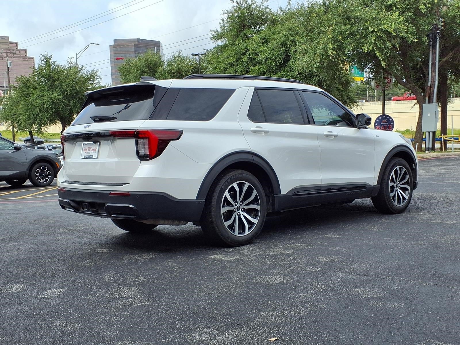 Certified 2025 Ford Explorer ST-Line RWD image 6