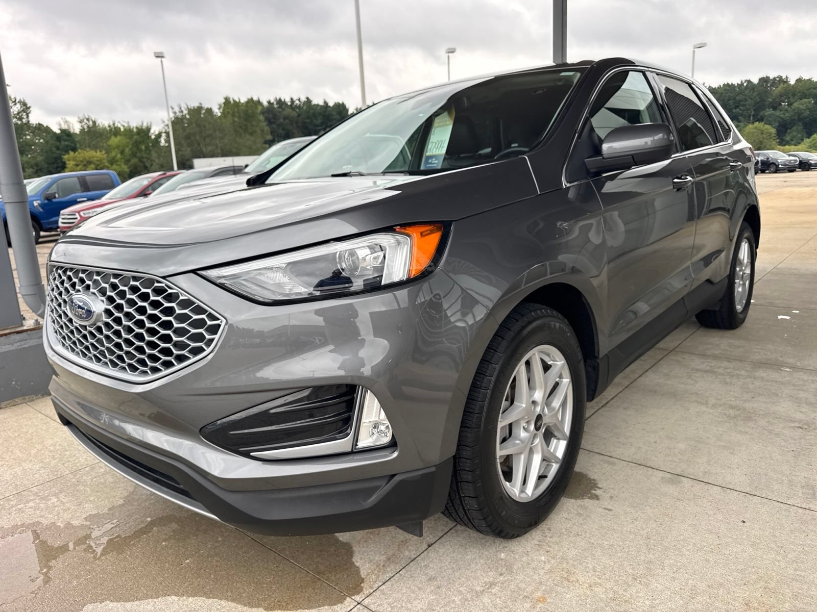 Certified 2024 Ford Edge SEL w/ Convenience Package AWD/4WD image 3