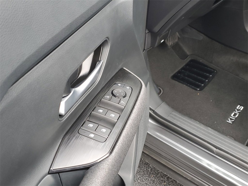 Used 2025 Nissan Kicks SV w/ SV Premium Package image 15