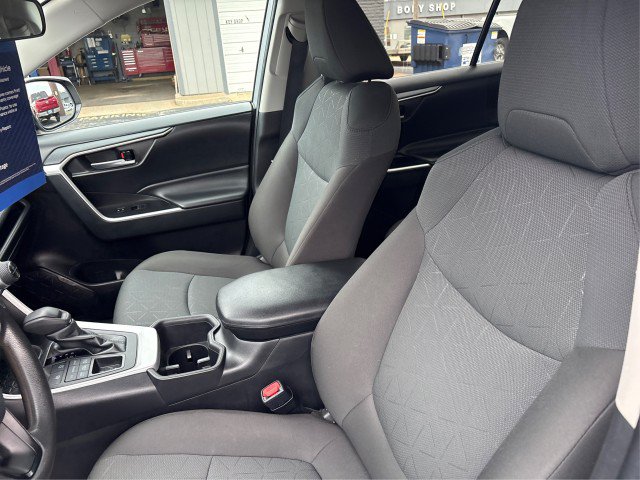 Used 2023 Toyota RAV4 XLE AWD/4WD image 9