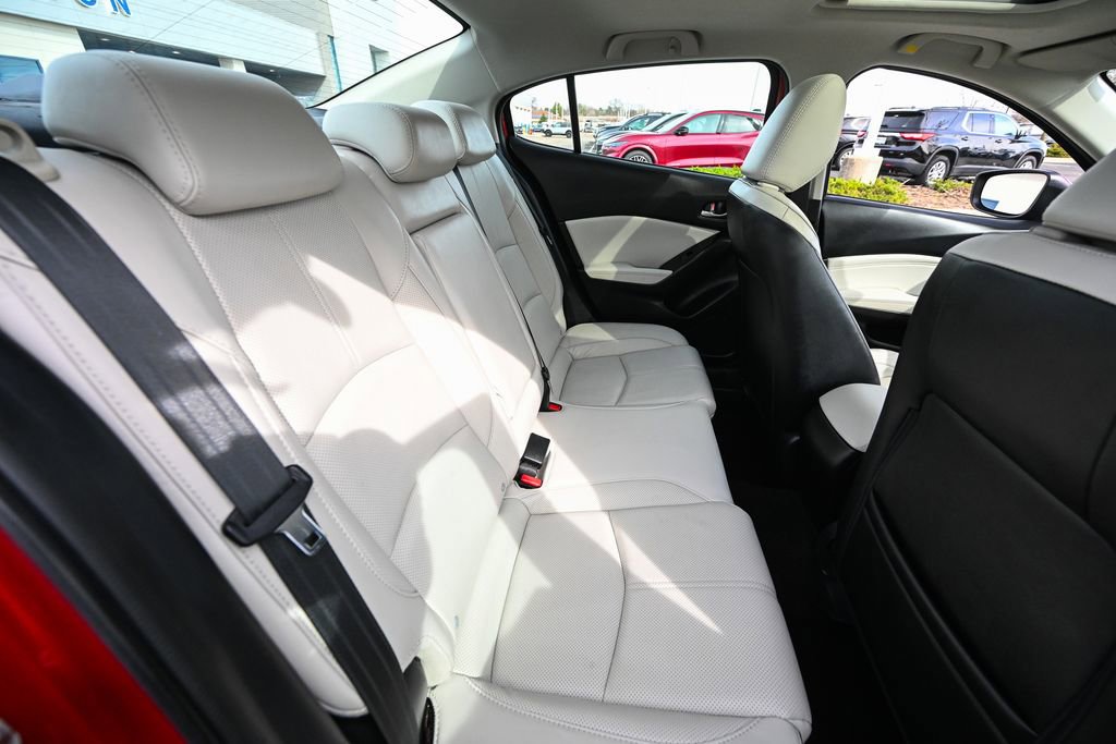 Used 2018 MAZDA MAZDA3 Grand Touring w/ Premium Equipment Package FWD image 26