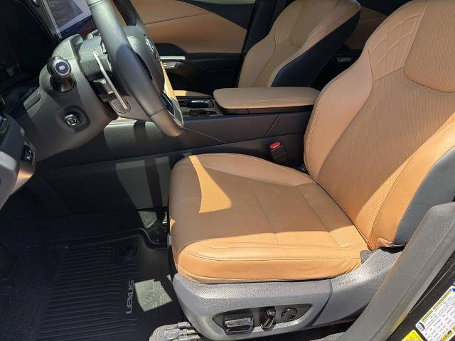 Used 2025 Lexus RX 350 Premium w/ Convenience Package FWD image 22