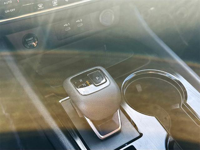 Used 2024 Nissan Rogue SV image 14