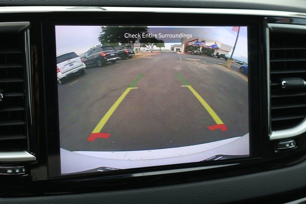 Used 2024 Chrysler Pacifica Touring-L FWD image 7