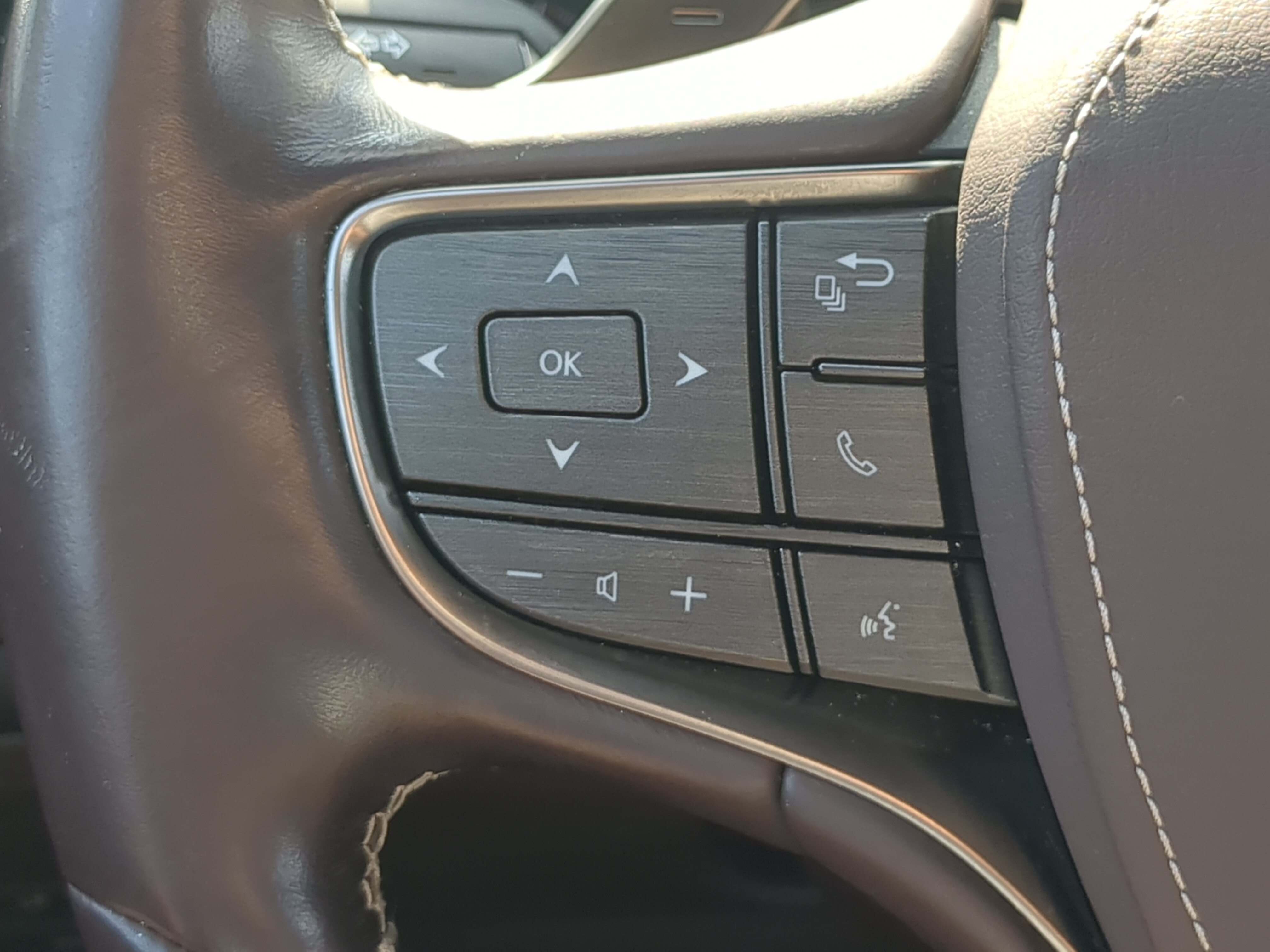 Used 2018 Lexus LS 500 AWD w/ Luxury Package image 23