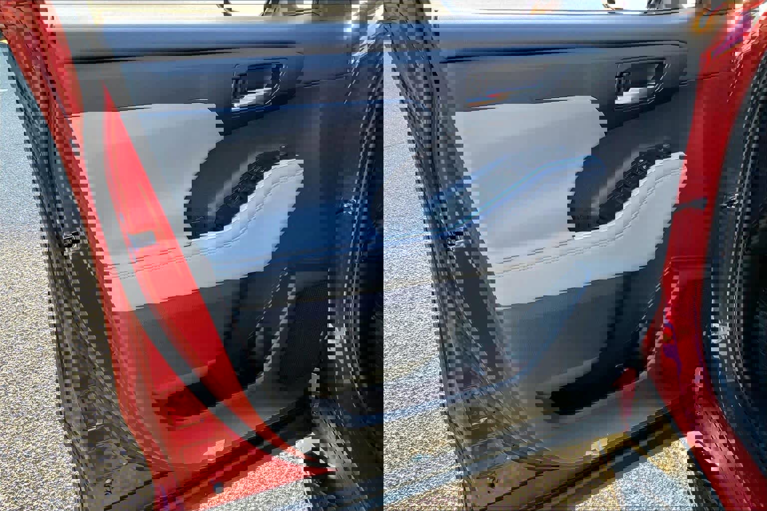 Used 2021 Toyota Highlander XLE image 21