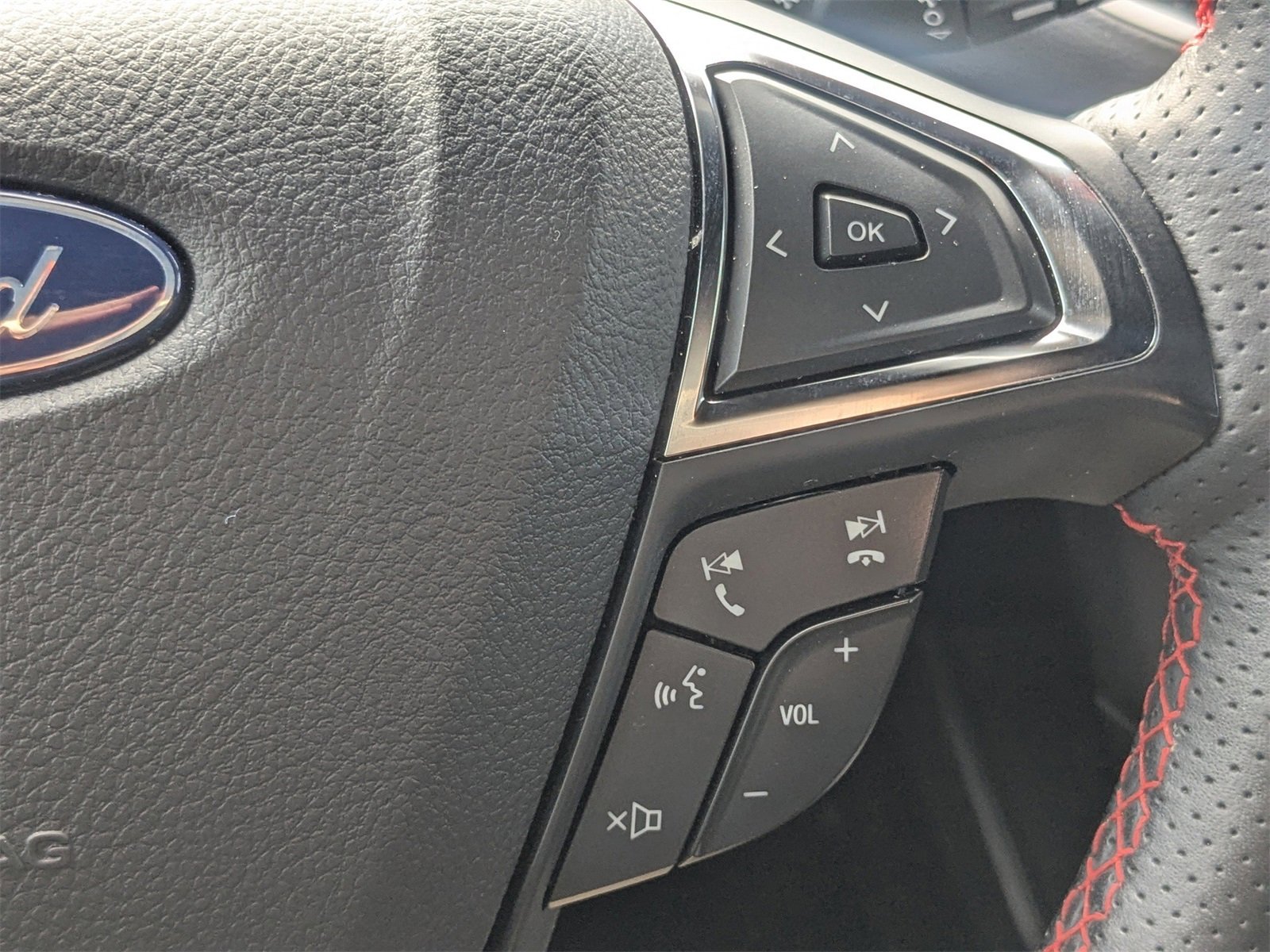 Certified 2024 Ford Edge ST-Line image 27