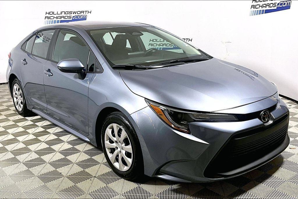 Used 2026 Toyota Corolla LE FWD image 3