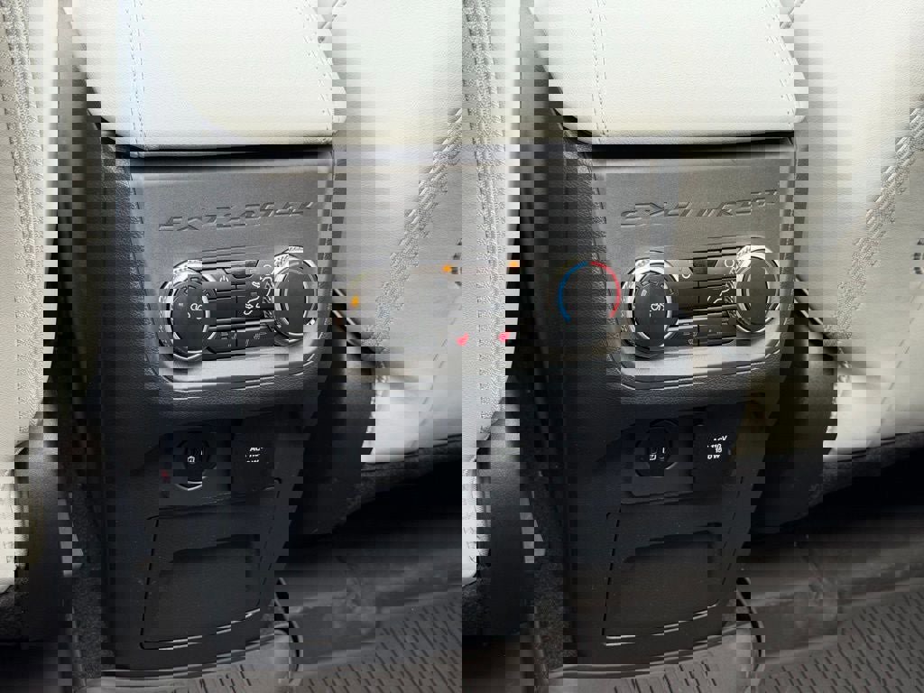 Certified 2025 Ford Explorer Platinum w/ Ultimate Package image 36