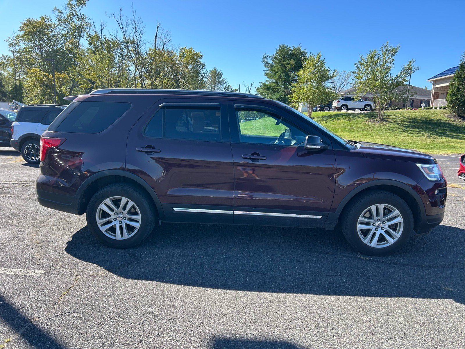 Certified 2018 Ford Explorer XLT w/ Equipment Group 201A AWD/4WD image 4