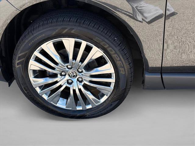 Used 2023 Toyota Venza XLE AWD/4WD image 25