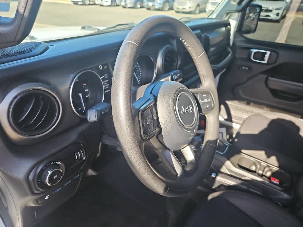 Used 2023 Jeep Wrangler Unlimited AWD/4WD image 8