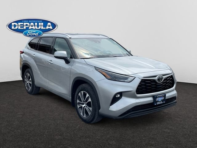 Used 2022 Toyota Highlander XLE AWD/4WD image 9