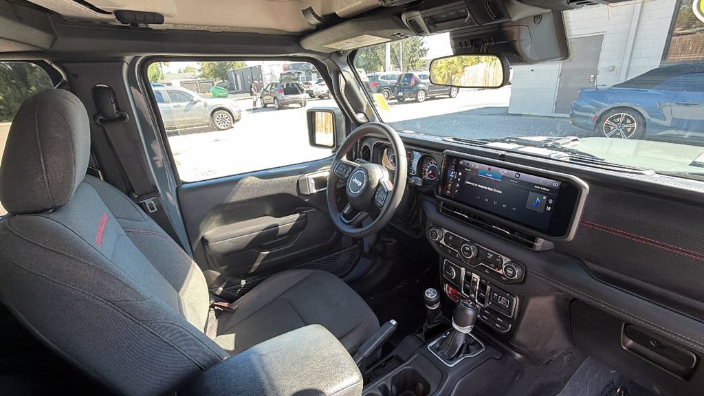 Used 2024 Jeep Wrangler Unlimited Rubicon AWD/4WD image 28