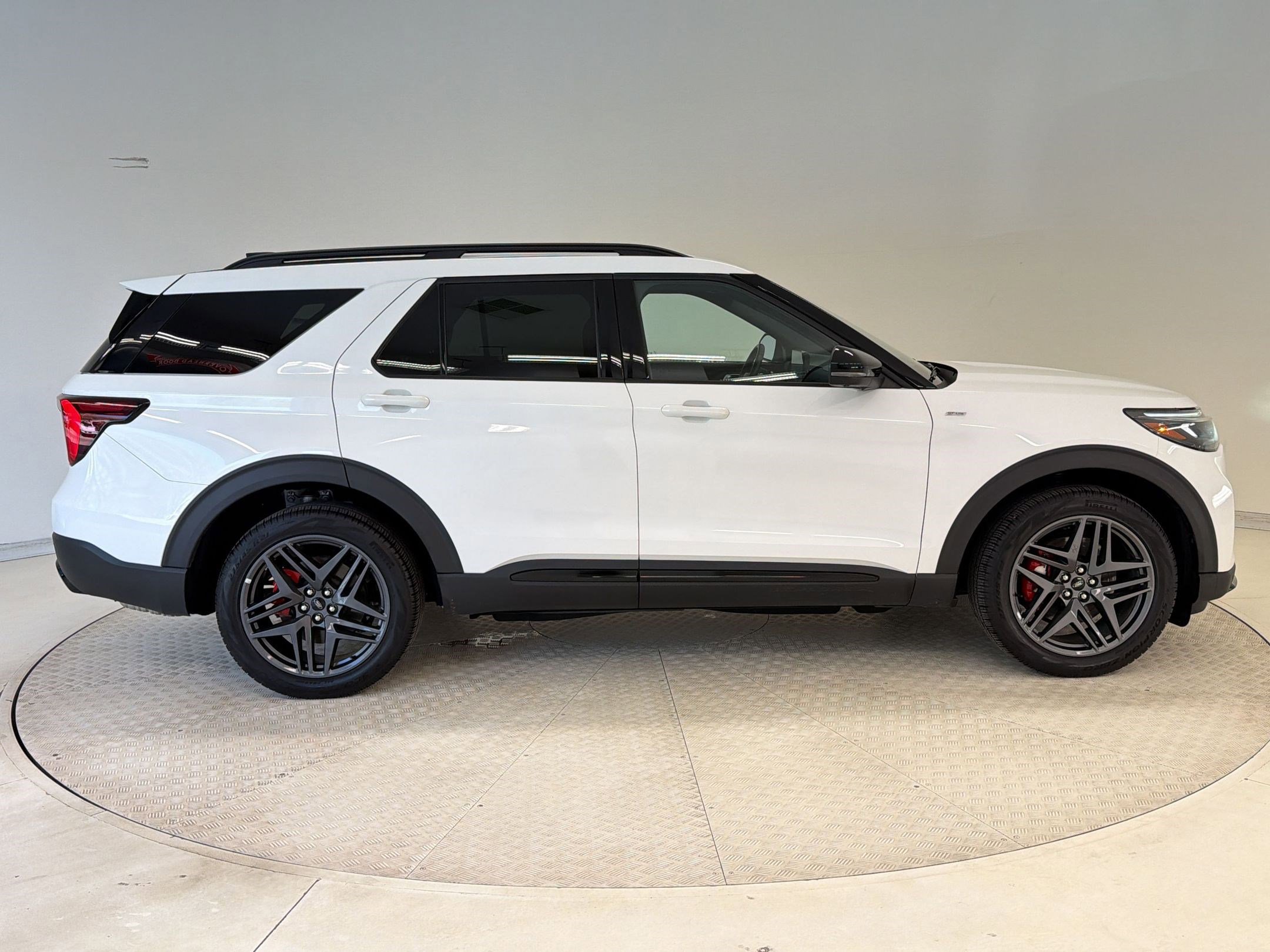 Certified 2025 Ford Explorer ST-Line w/ ST-Line Street Pack image 6